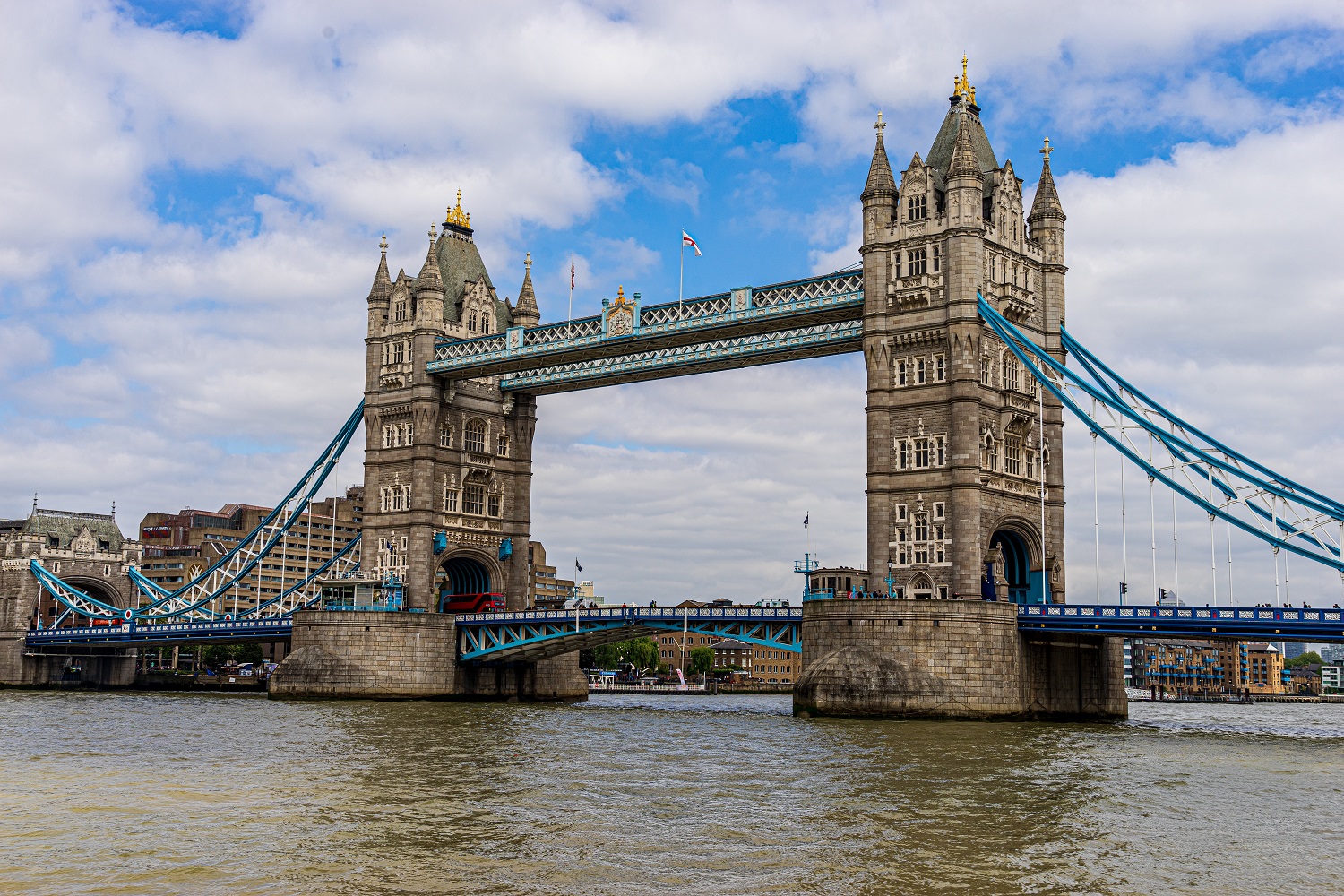 Big ben tower bridge. Достопримечательности Лондона Тауэрский мост. Лондон. Вестминстерский мост. Тауэр мост Вестминстер. Лондонский мост не Тауэрский.