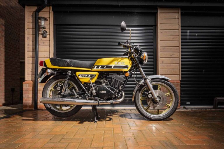 Yamaha RD400 1977 yellow